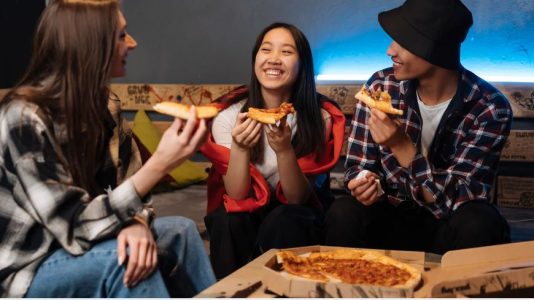 How Are Pizza Brands in India Adapting to Health-conscious Consumers?