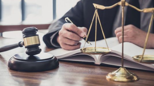 How Do Indian Lawyers Charge Their Fees?