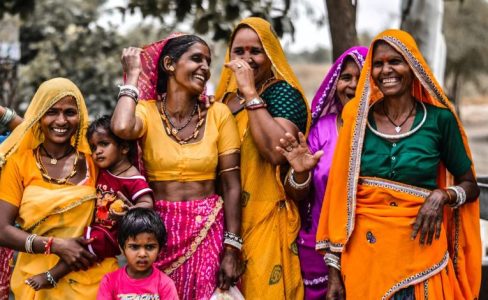 How Do Regional Variations Influence Rajasthani Attire?