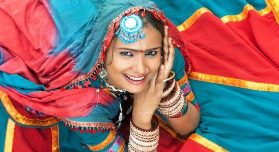What Are the Key Elements of Traditional Rajasthani Attire for Women?