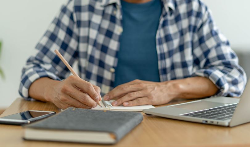 Top 10 Famous Writers of India